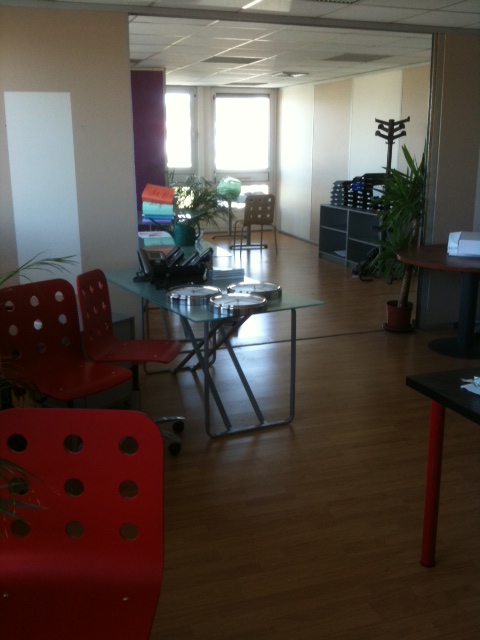 bureau a louer aix les milles